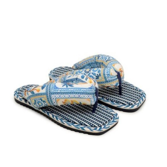 FARM Rio Shoes - NEW Farm Rio Puffy Flip Flop Sandal 7